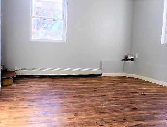2nd image of 1015 E 222nd St