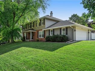 2805 Ashwood Dr, Urbandale, IA 50322