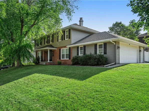 2805 Ashwood Dr, Urbandale, IA 50322