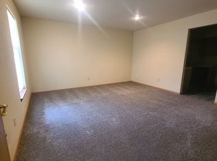 153 NW Zaun Ave, Blue Springs, MO 64014