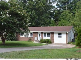 18 Springside Dr, Hendersonville, NC 28792
