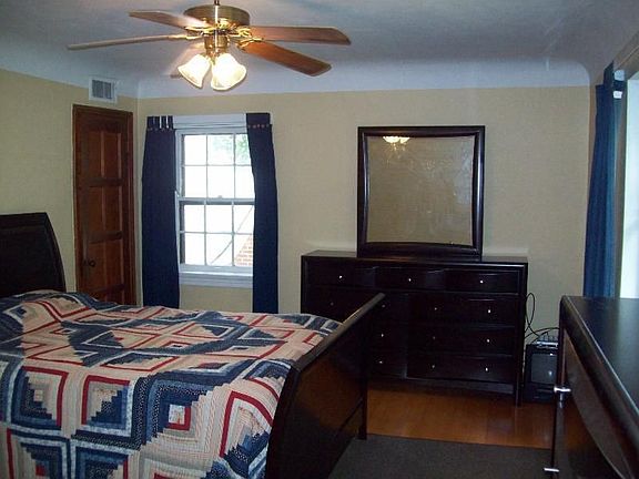 3rd image of 7418 Carleton Ave