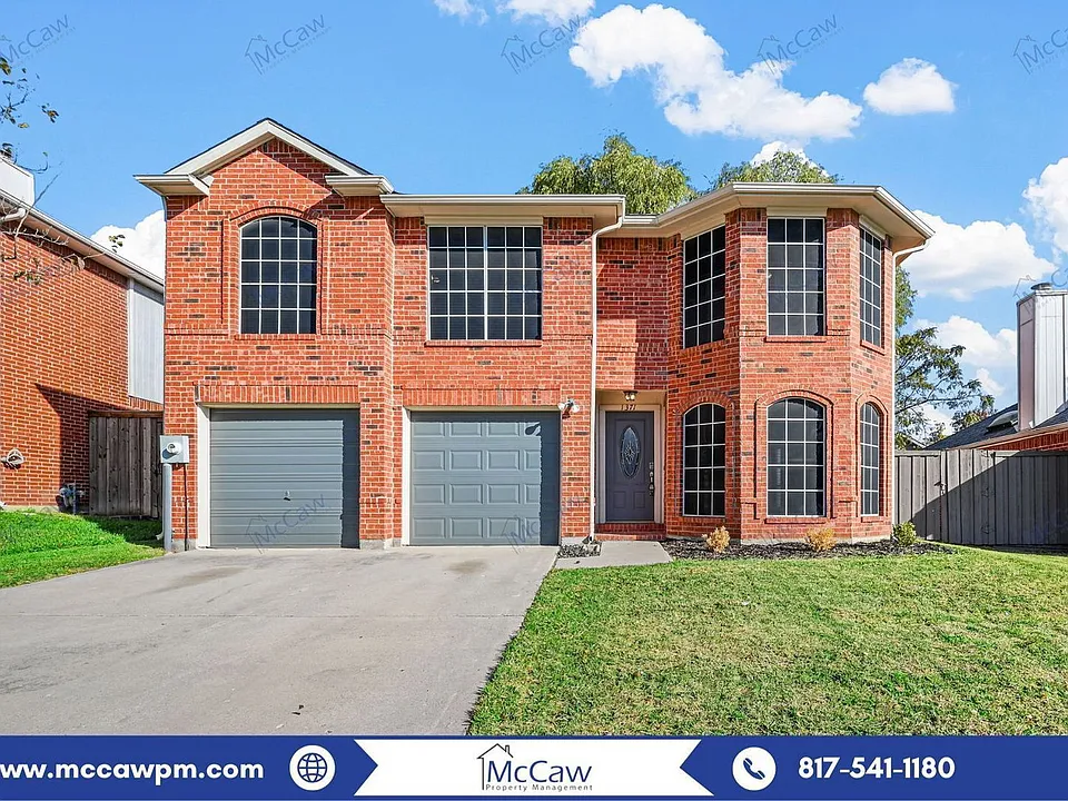1371 Honeysuckle Ln
