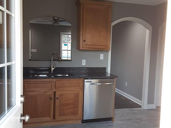 5th image of 467 Trent Way
