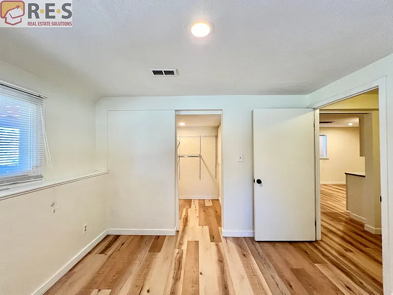 2739 Straus Ln — Photo 7