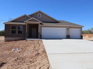 109 Cheyenne Drive, Floresville, TX 78114