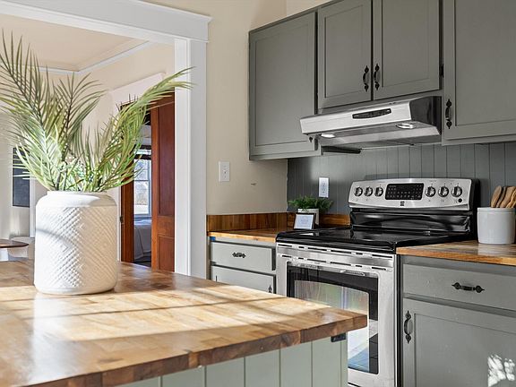4th image of 26 N Parkdale Ave