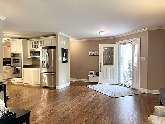 4th image of 301 Park Lane Dr
