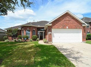 2111 Midway Ct, League City, TX 77573