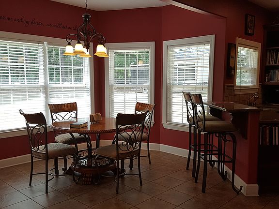 3rd image of 174 Peachtree Cir