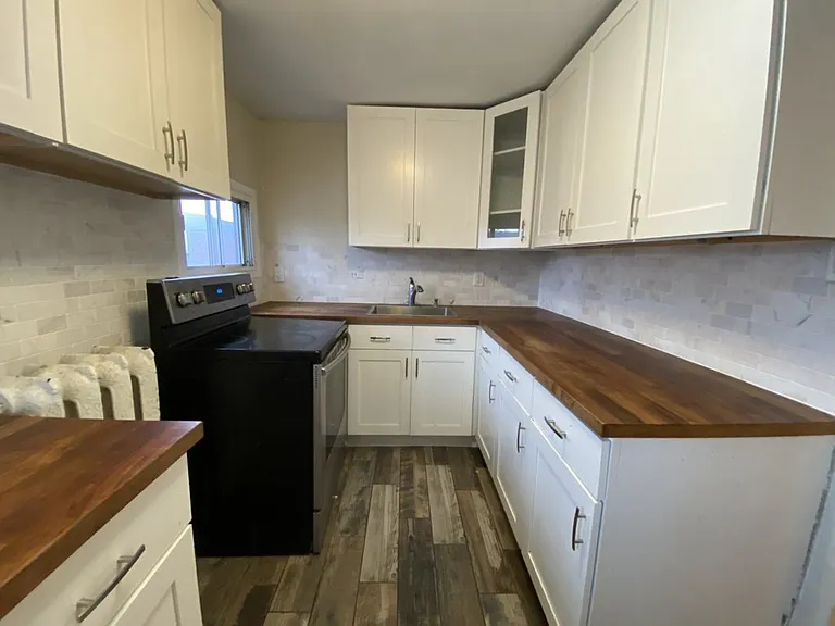 412 Dovercourt Rd #UPPER — Photo 9
