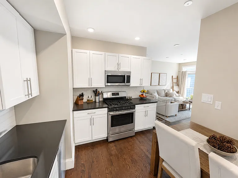 154 Gold St #1 — Photo 8