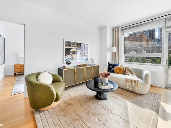 517 W 46th St APT 601, New York, NY 10036