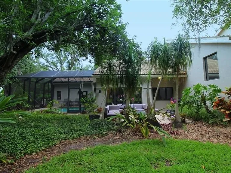 4532 Ascot Cir N — Photo 32