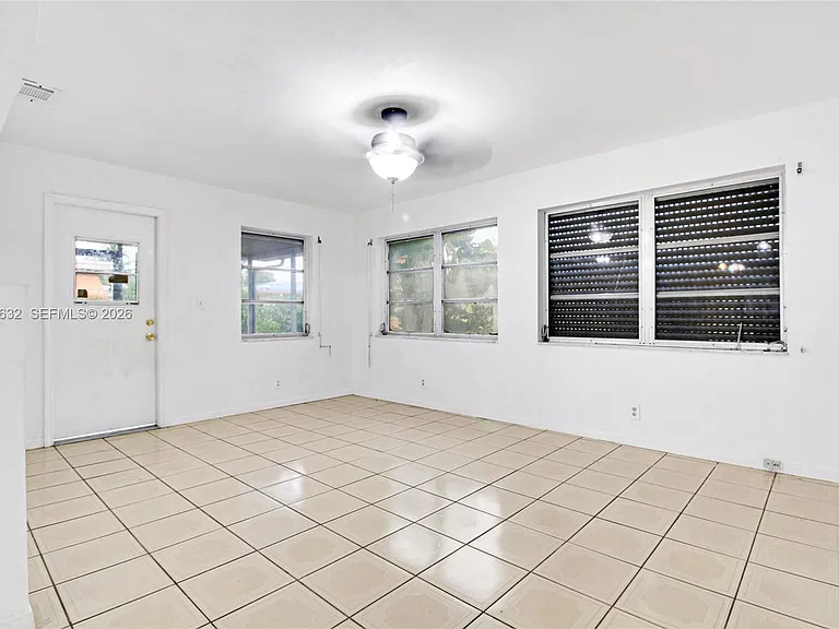 5718 NW 66th Ave — Photo 4
