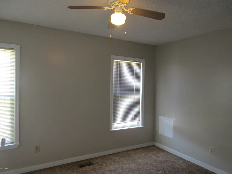 102 Persimmon Ct — Photo 6