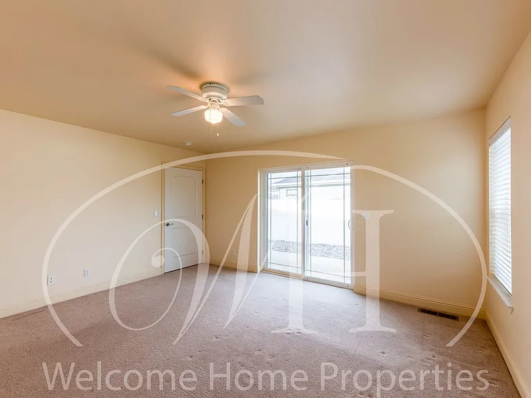 741 SE Magnoni Dr — Photo 29