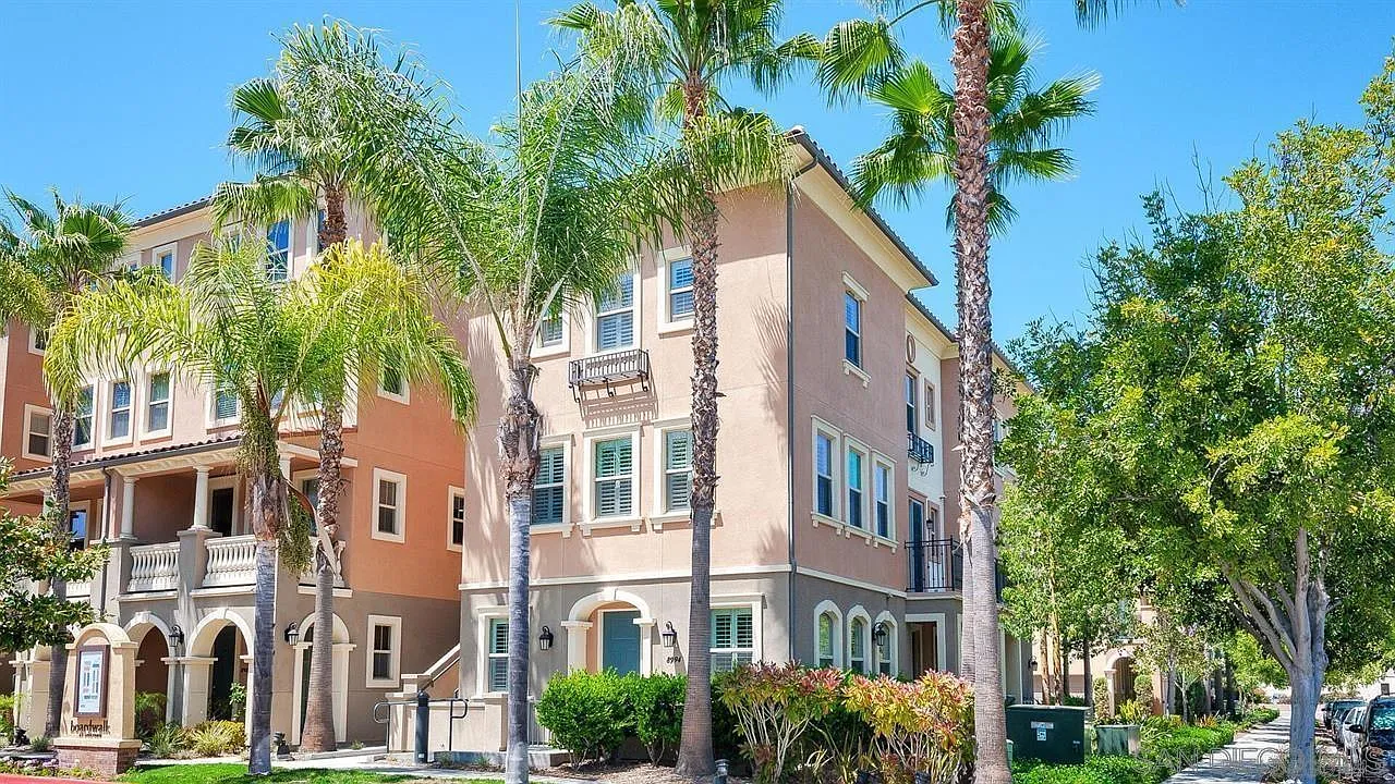 3 bed, 1995 sqft, $4,699 — Photo 3