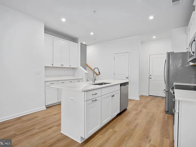 2536 Neabsco Common Pl — Photo 8