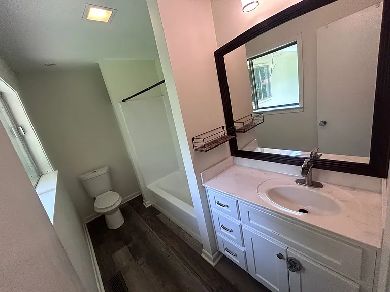 1200 Hester St — Photo 17