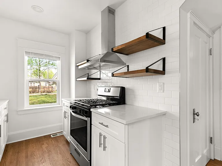 617 E Delmar St — Photo 13