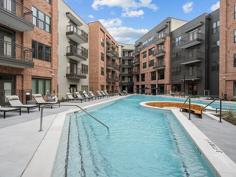 Eastpoint Apartments — Photo 24