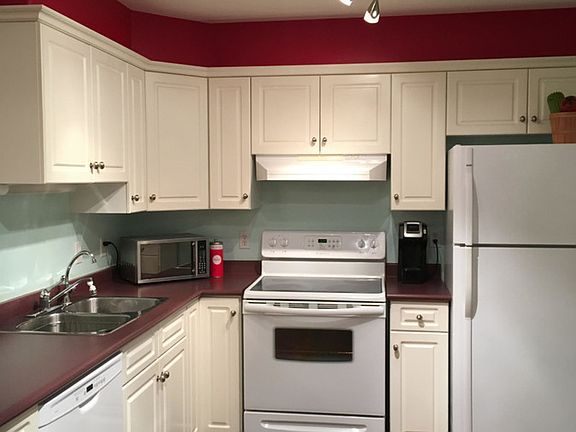2nd image of 2217 Angus St #104