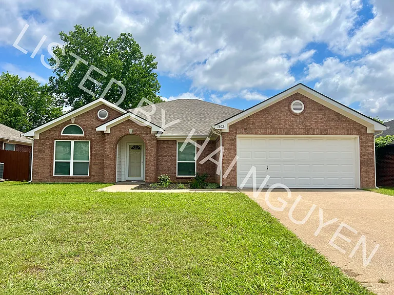 1602 Crestmeadow Ln — Photo 2