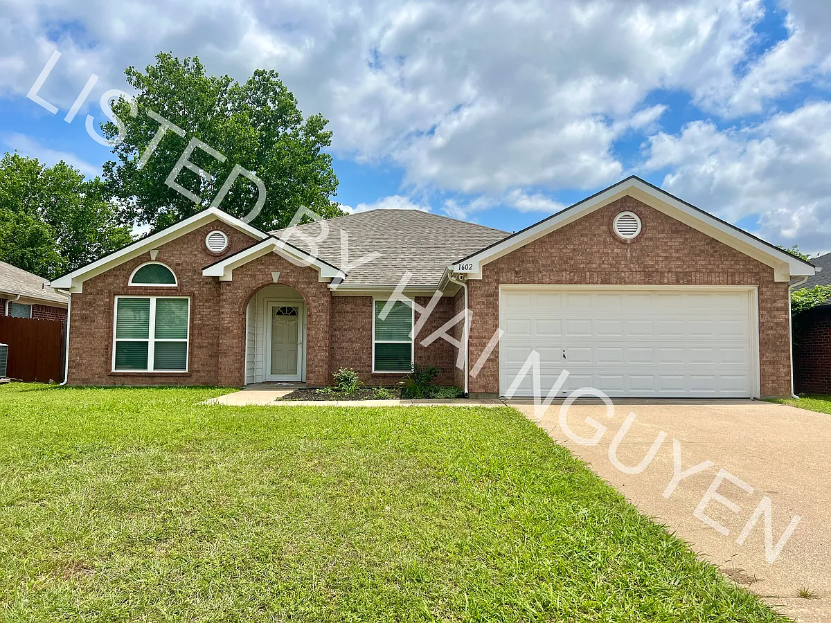 Building Photo - 1602 Crestmeadow Ln