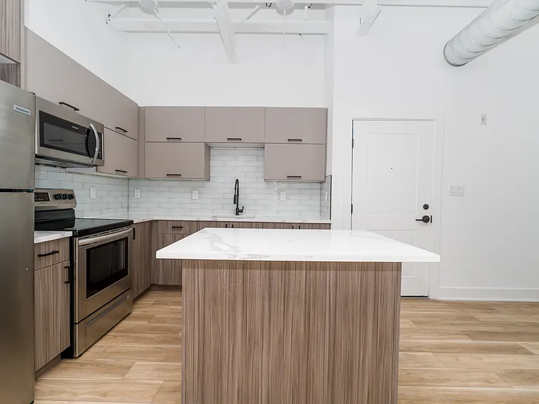 2700 E Auburn St — Photo 11