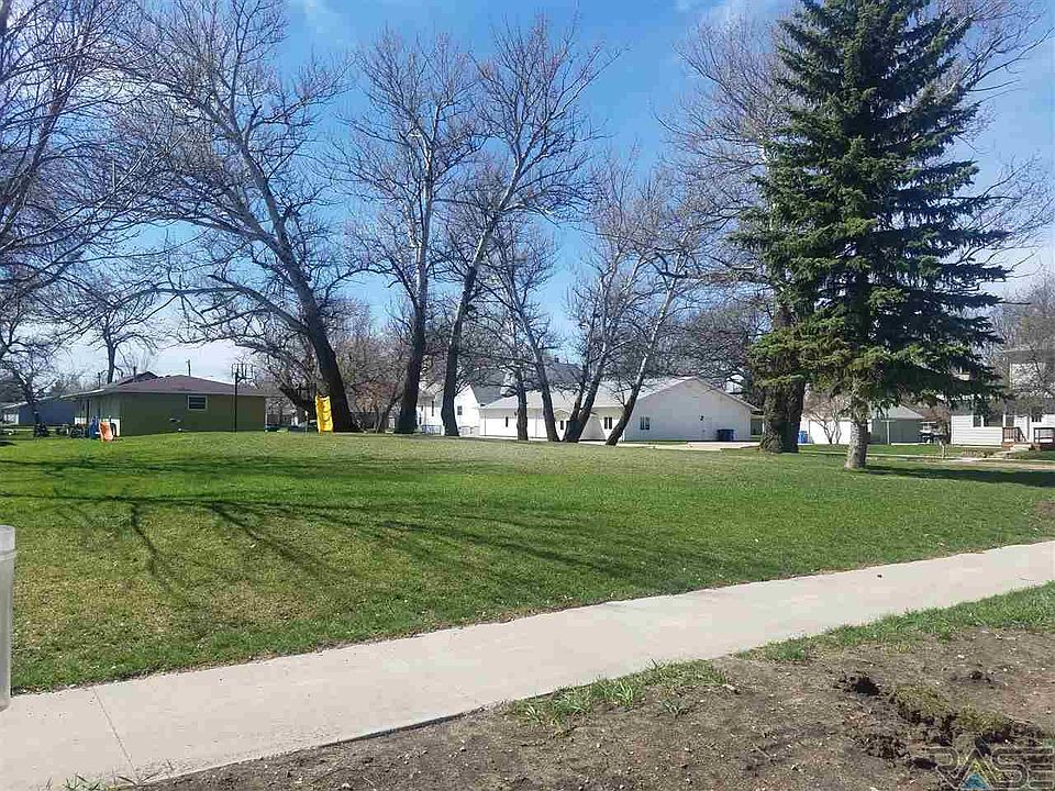 1st image of 301 E Vermont Ave
