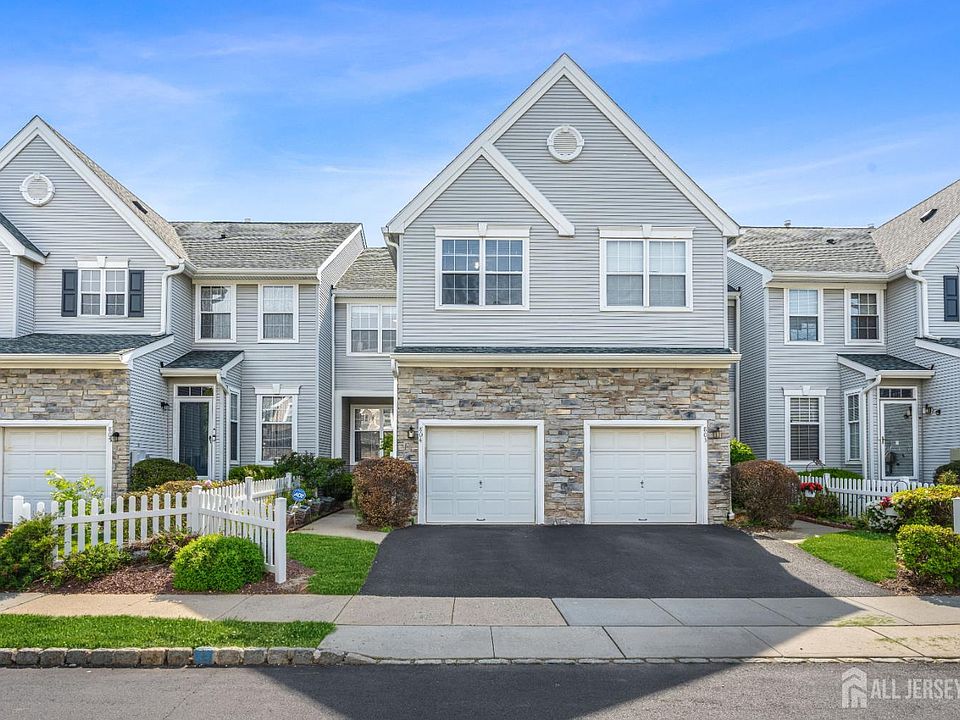 1st image of 804 Dahlia Cir