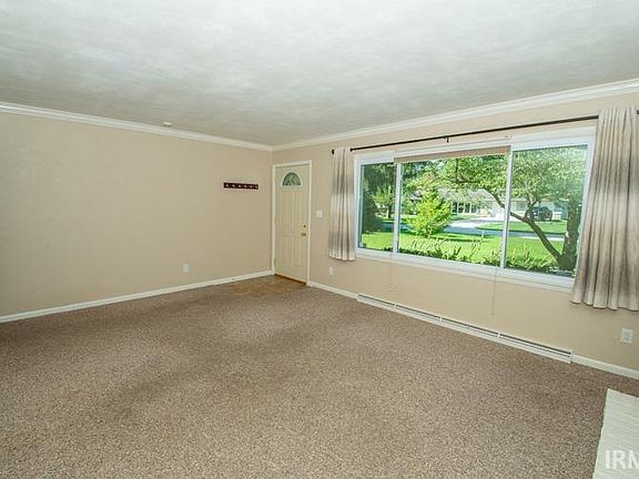 5th image of 54704 Holiday Dr