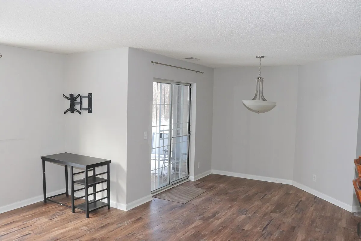 Building Photo - 6050 Chasewood Pkwy #2