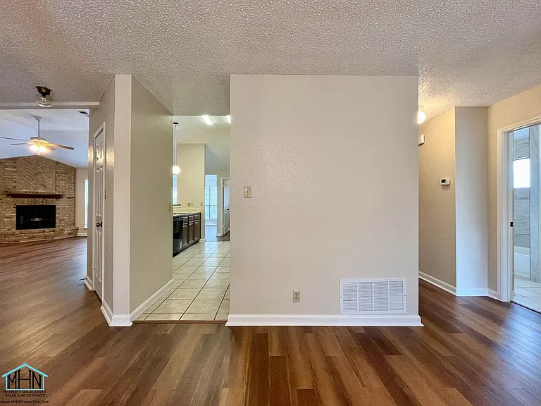 1627 Firwick Dr — Photo 6