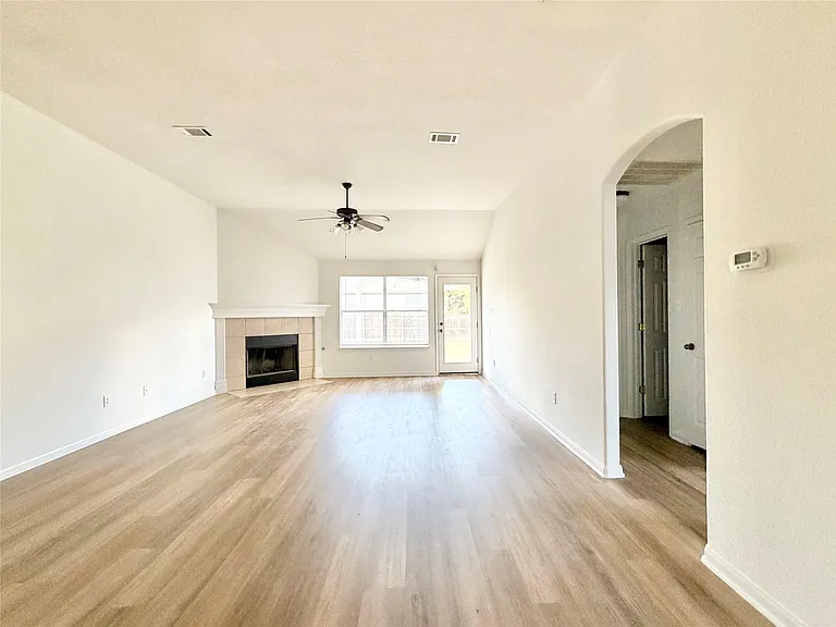 939 Dark Horse Ln — Photo 6