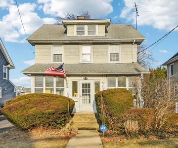 77 Woods Avenue, Rockville Centre, NY, 11570