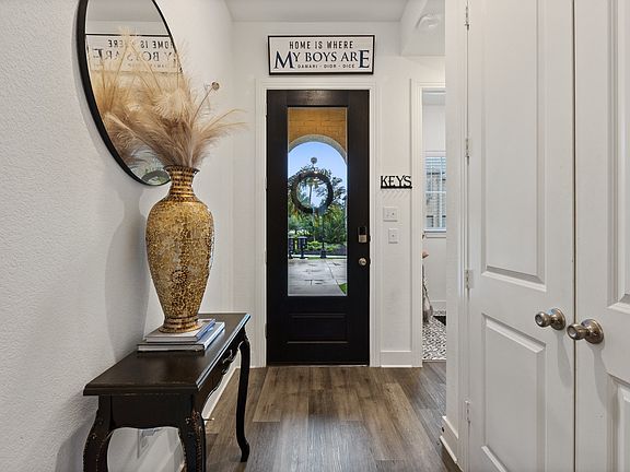 3rd image of 1124 Queensdown Way