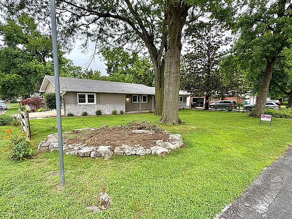 2nd image of 1665 S Catalina Ave