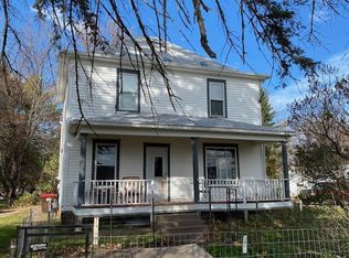 312 3rd St SW, Braham, MN 55006