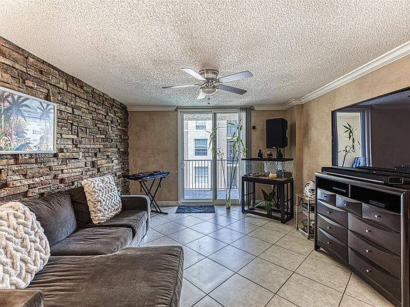 4th image of 520 SE 5th Avenue #1612