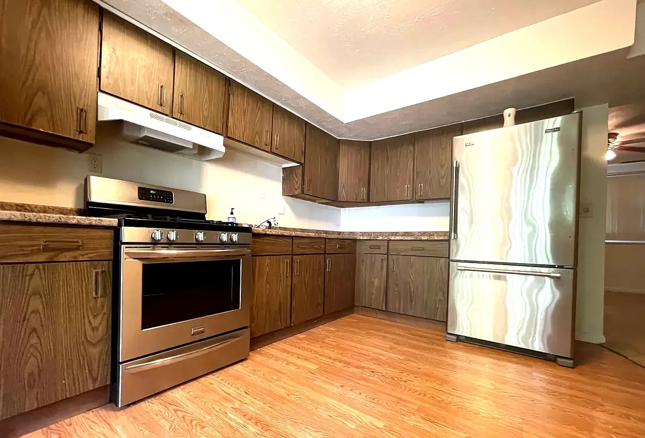 2 bed, 898 sqft, $1,800 — Photo 2