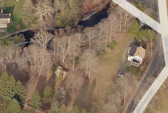 306 Lyons Plain is at an old crossroads dating back to the 1700s. Notice the cottage too.