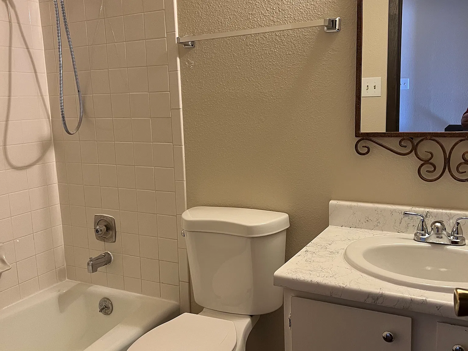 2 bed, 2.5 bath, 1178 sqft, $1,200 — Photo 4