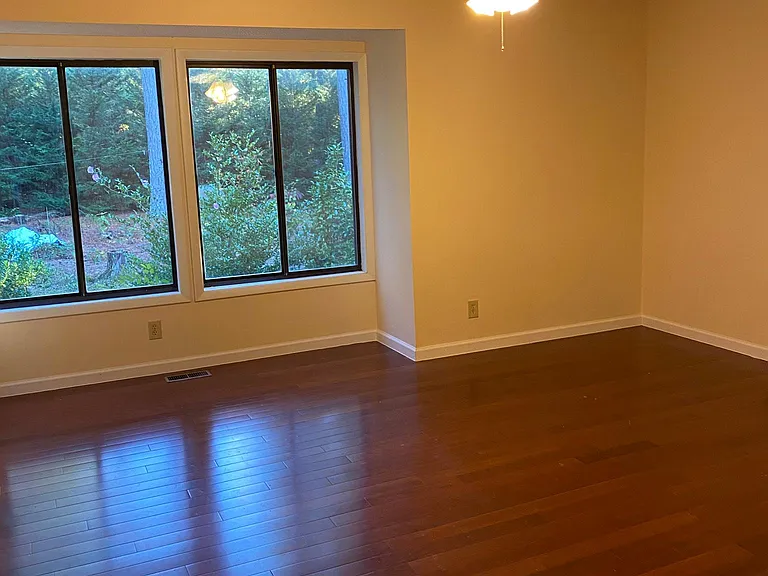 209 Hunter Hill Rd — Photo 13