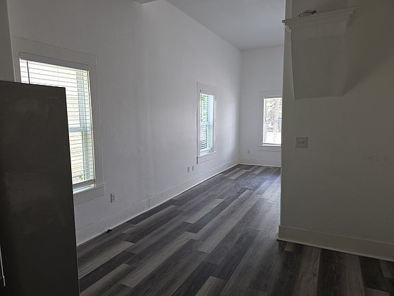 5th image of 721 Marshall St #B