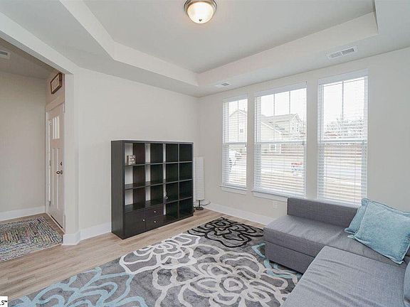 5th image of 402 Dewy Meadows Dr