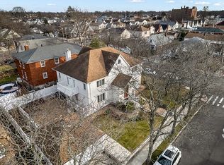 25805 83rd Ave, Glen Oaks, NY 11004