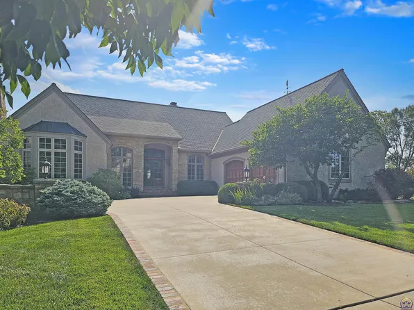 1101 SW New Forest Dr, Topeka, KS 66604