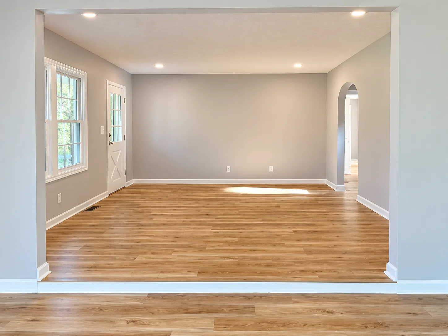 3 bed, 2096 sqft, $2,390 — Photo 2